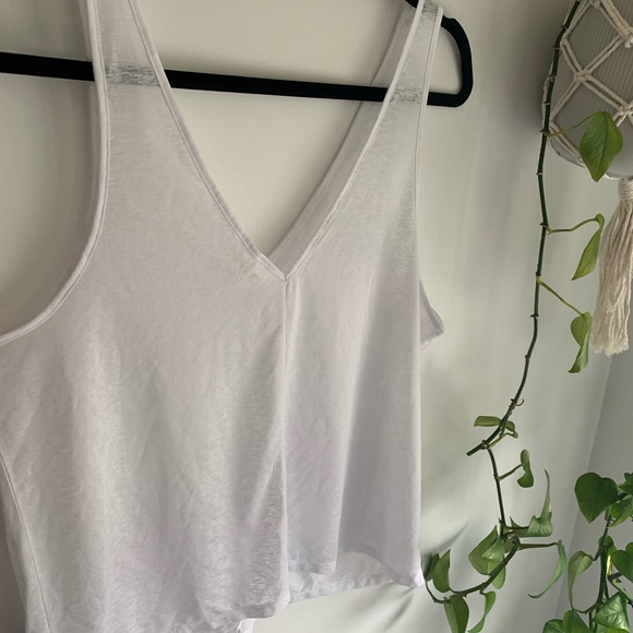 2 for $20 -🤍 White GAP Fit Top 🤍 - Picture 5 of 5